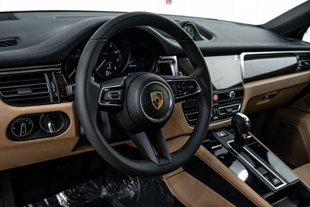 2025 Macan picture #14