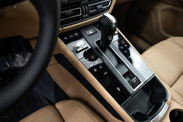 2025 Macan picture #15