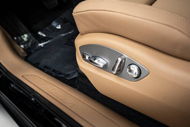 2025 Macan picture #19