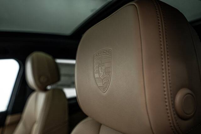 2025 Macan picture #20