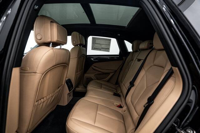 2025 Macan picture #21