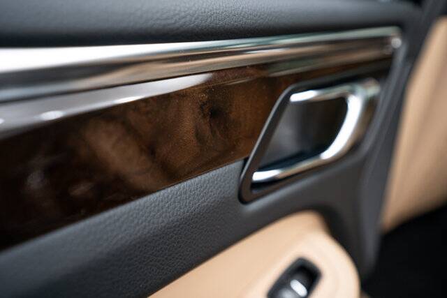 2025 Macan picture #24