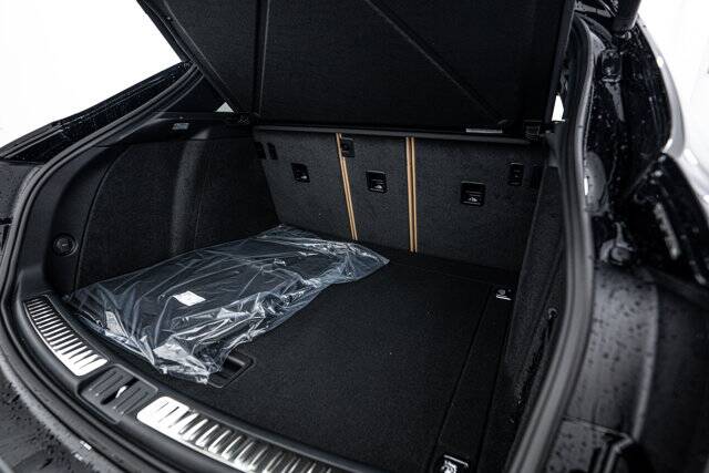 2025 Macan picture #25