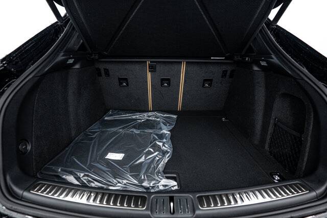 2025 Macan picture #26