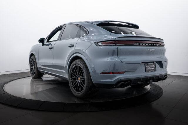 2025 Cayenne picture #3