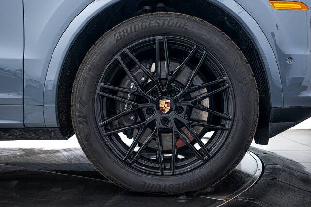 2025 Cayenne picture #11