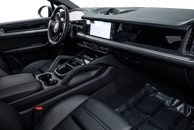 2025 Cayenne picture #16