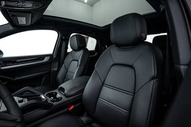 2025 Cayenne picture #20