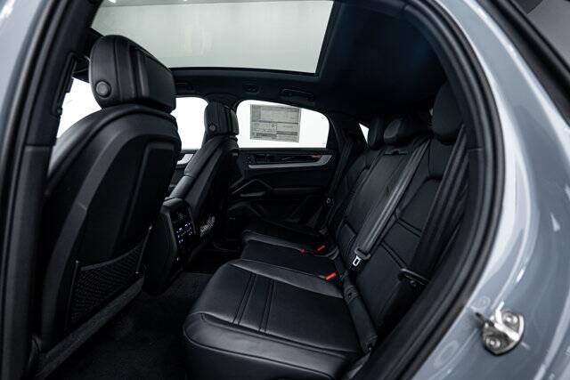 2025 Cayenne picture #22