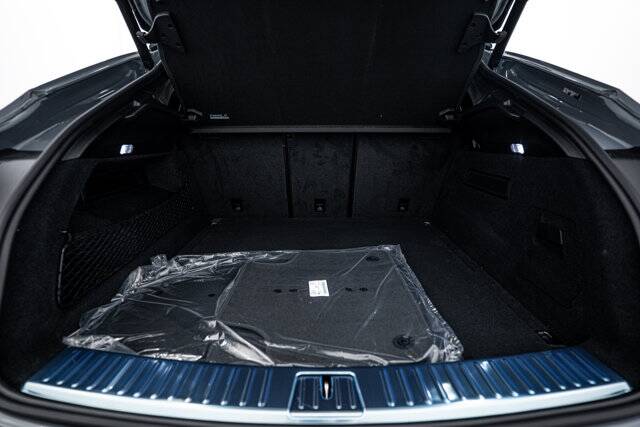 2025 Cayenne picture #24