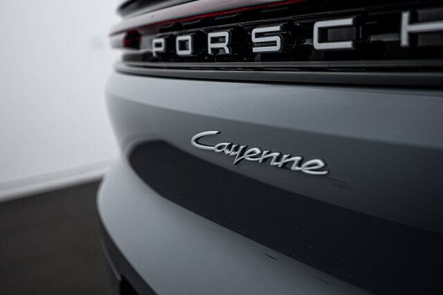 2025 Cayenne picture #25