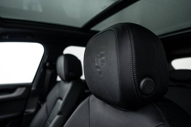 2025 Cayenne picture #18