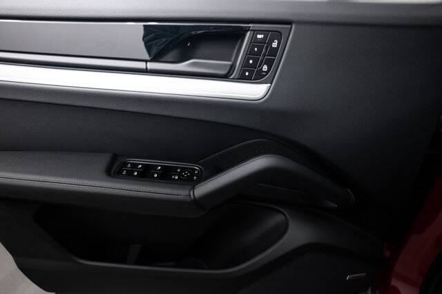 2025 Cayenne picture #19