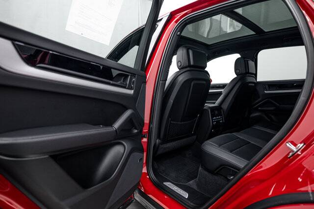 2025 Cayenne picture #23