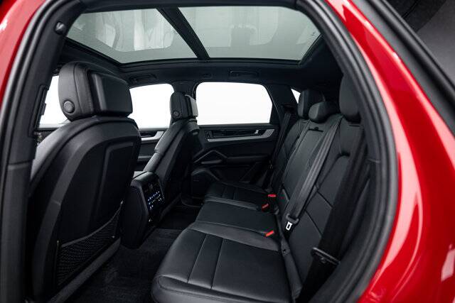 2025 Cayenne picture #24