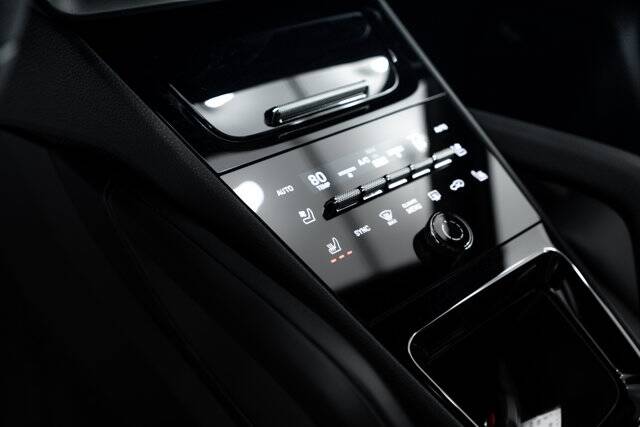 2025 Cayenne picture #16