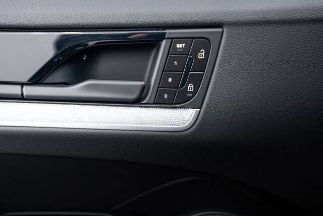 2025 Cayenne picture #18