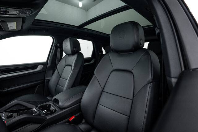 2025 Cayenne picture #21