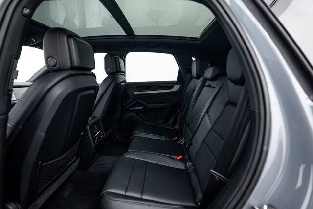 2025 Cayenne picture #22