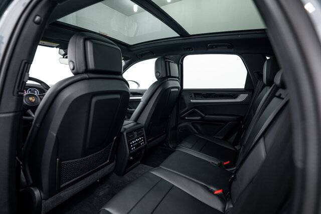 2025 Cayenne picture #23
