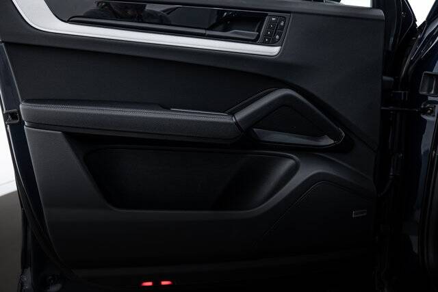2025 Cayenne picture #16
