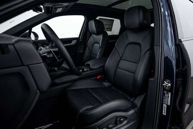 2025 Cayenne picture #17