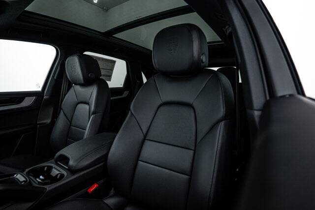 2025 Cayenne picture #18