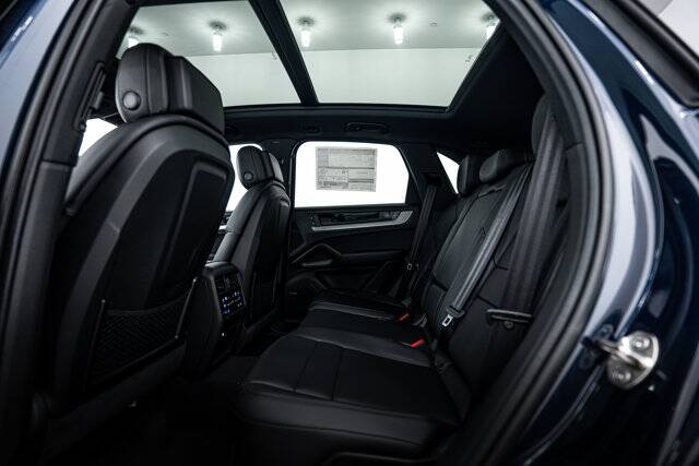 2025 Cayenne picture #20