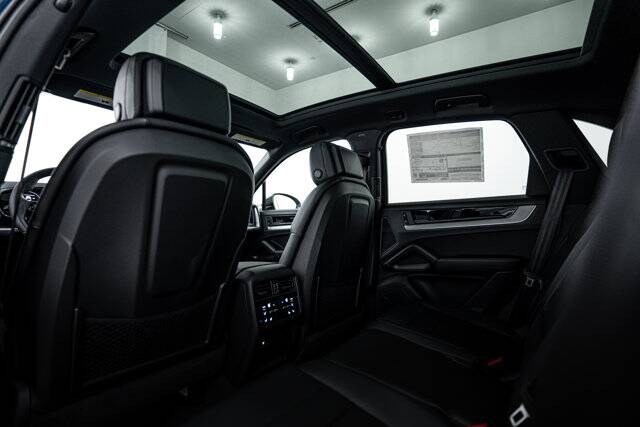 2025 Cayenne picture #21