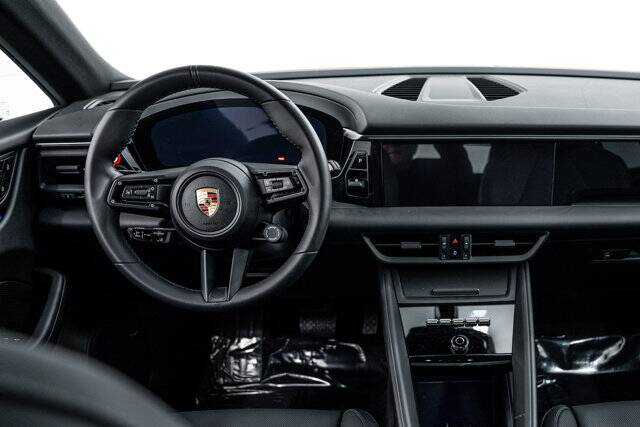 2025 Macan Electric 4 picture #14