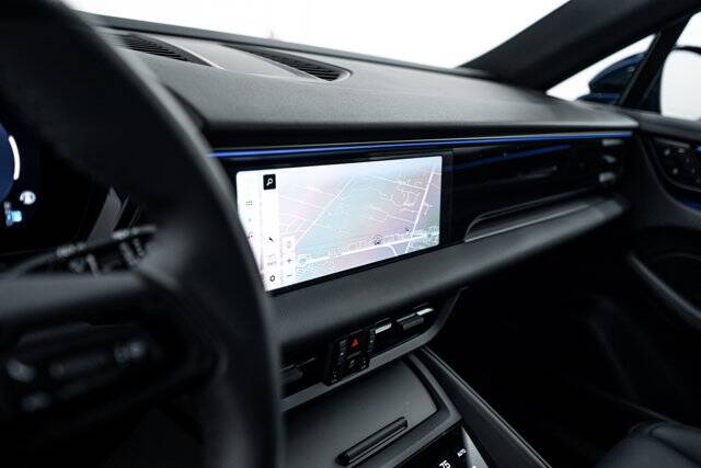 2025 Macan Electric 4 picture #16