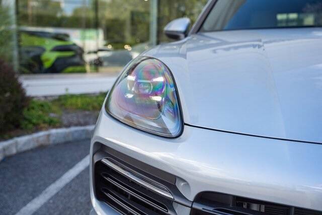 2022 Cayenne Base picture #3