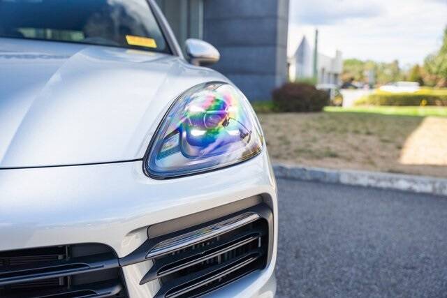 2022 Cayenne Base picture #4