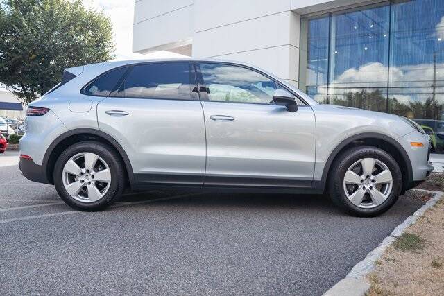 2022 Cayenne Base picture #8