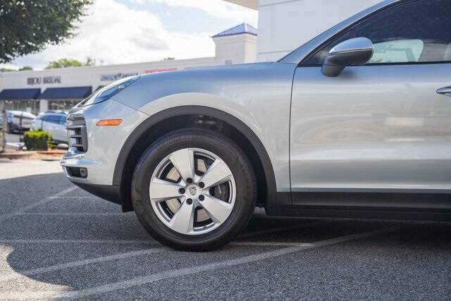 2022 Cayenne Base picture #12