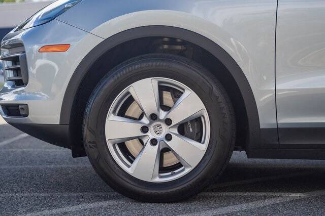 2022 Cayenne Base picture #13