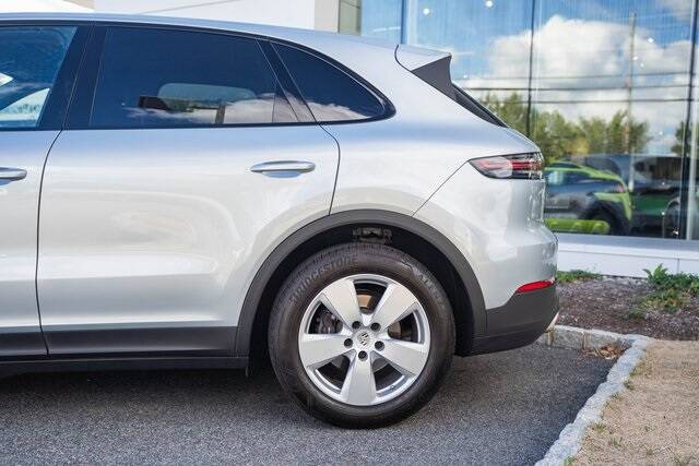 2022 Cayenne Base picture #14