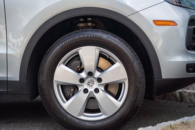 2022 Cayenne Base picture #16