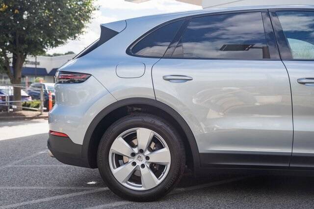 2022 Cayenne Base picture #17