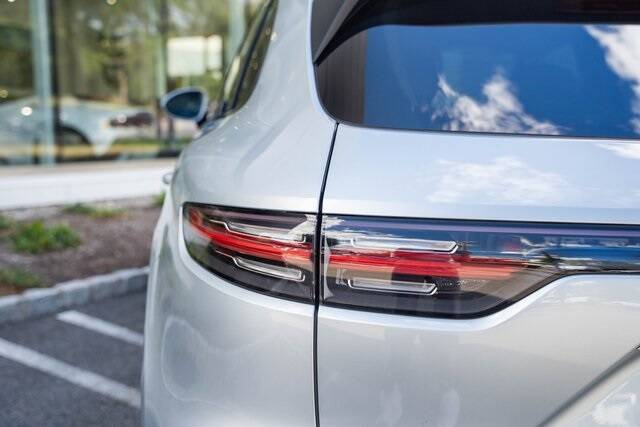 2022 Cayenne Base picture #21