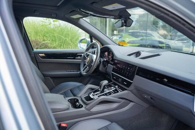 2022 Cayenne Base picture #23