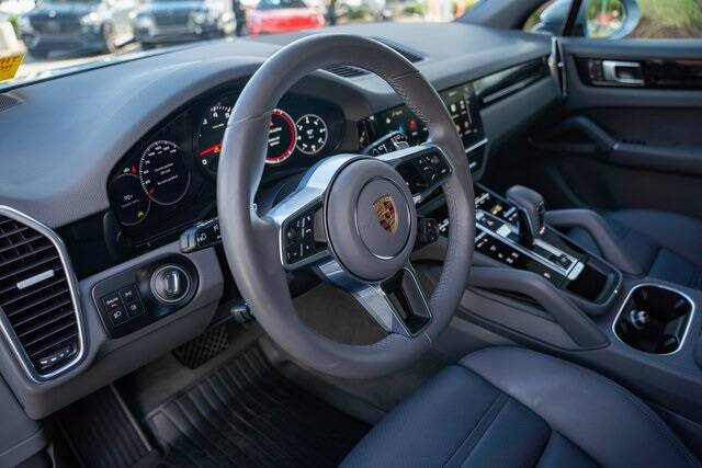 2022 Cayenne Base picture #24