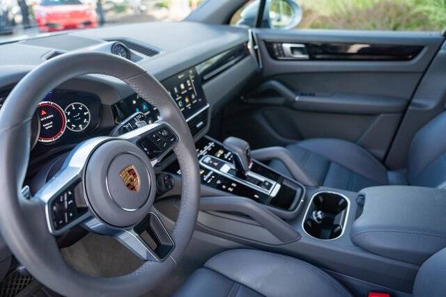 2022 Cayenne Base picture #27