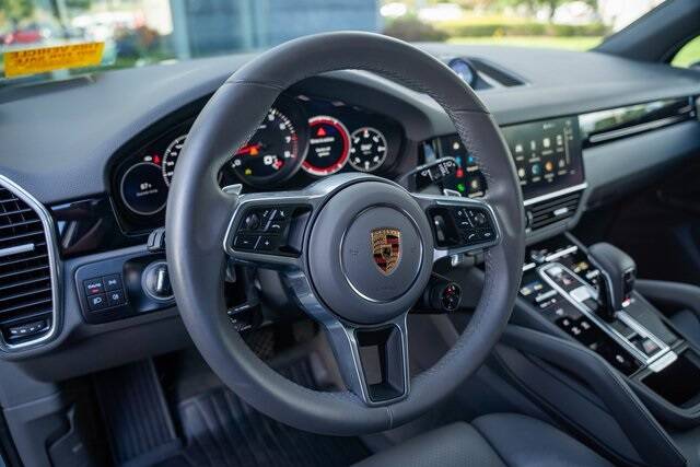2022 Cayenne Base picture #28