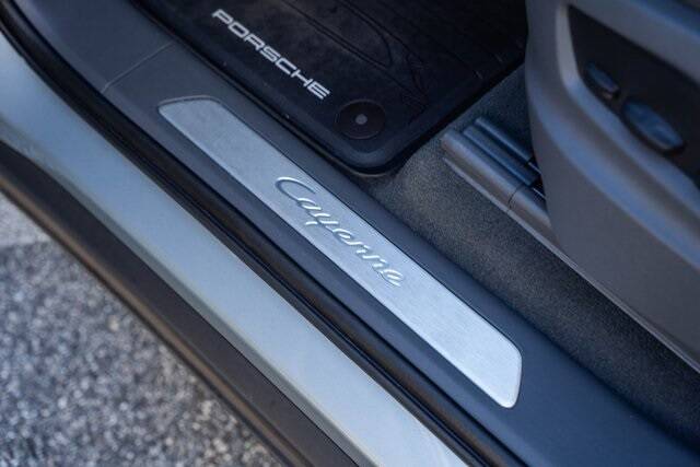 2022 Cayenne Base picture #30