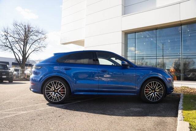 2025 Cayenne Coupe GTS picture #8