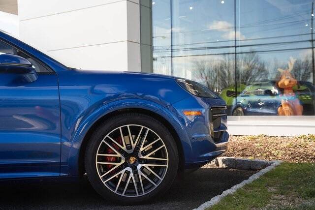 2025 Cayenne Coupe GTS picture #10