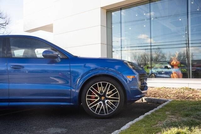 2025 Cayenne Coupe GTS picture #11