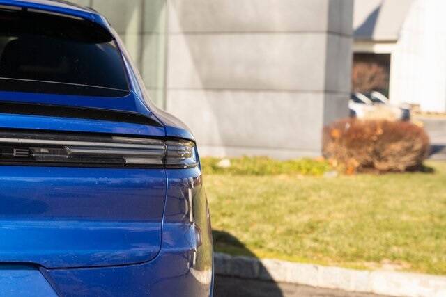 2025 Cayenne Coupe GTS picture #14