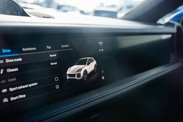 2025 Cayenne Coupe GTS picture #21